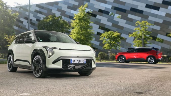 Kia-EV3-vs-Renault-Scenic-e-Tech-01